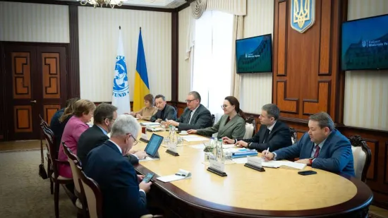 The government and the IMF are discussing a possible delay in the introduction of VAT for sole traders