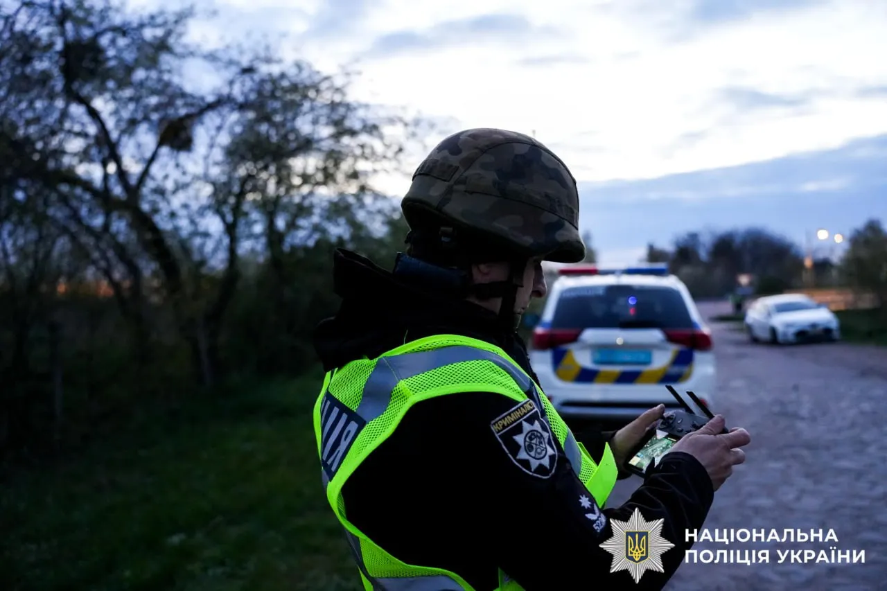 A man opened fire with an automatic weapon on TCC soldiers and police officers near Rivne: two people were injured