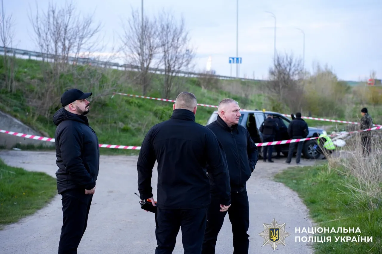 A man opened fire with an automatic weapon on TCC soldiers and police officers near Rivne: two people were injured