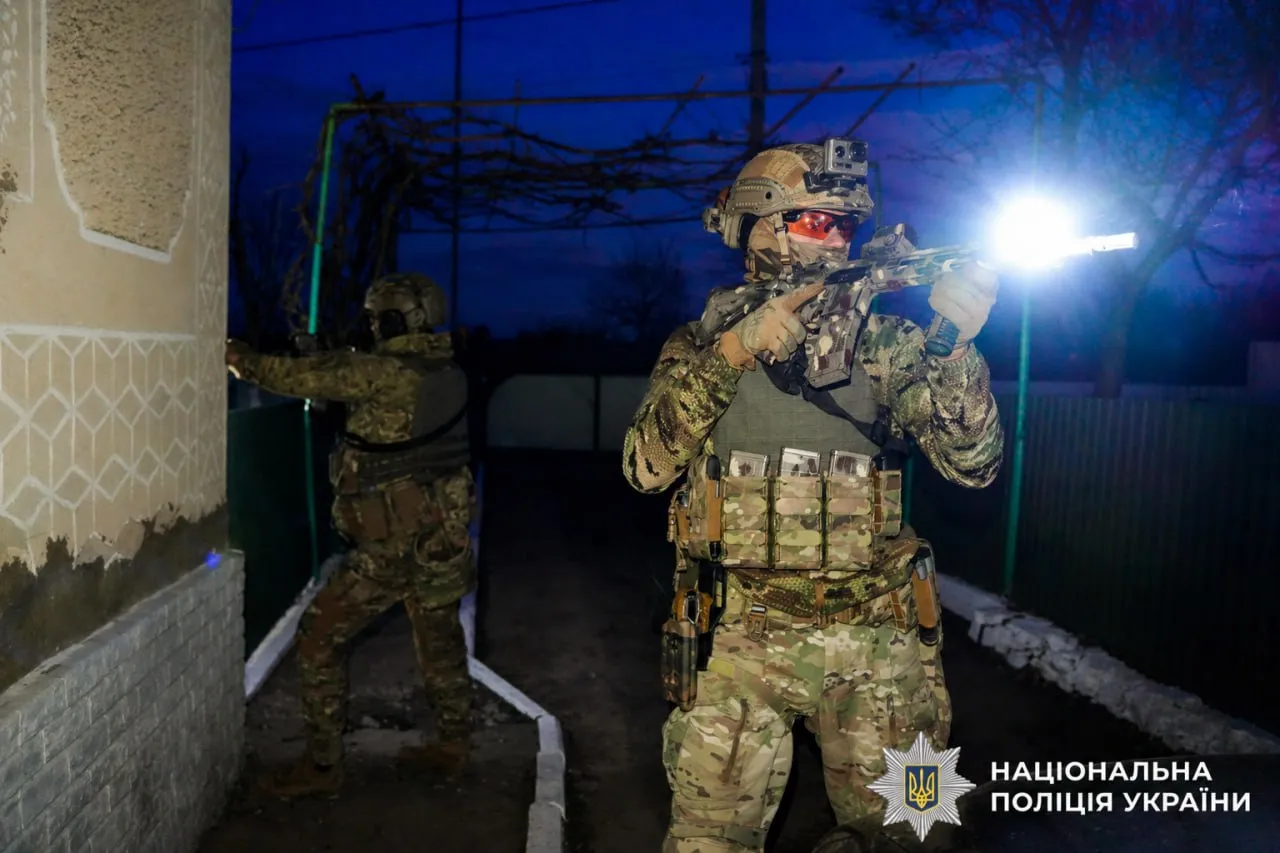 A man opened fire with an automatic weapon on TCC soldiers and police officers near Rivne: two people were injured