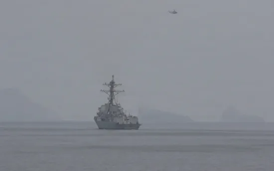Іран заявив про ракетний удар по кораблю ВМС США в Ормузькій протоці. США спростовали заяву.