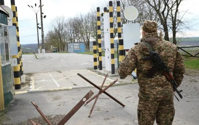 Ukraine is stepping up its defences along the border with unrecognised Transnistria 
