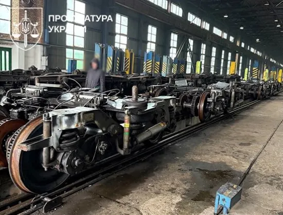 Officials at a railway carriage manufacturing plant are suspected of embezzling funds from Ukrzaliznytsia