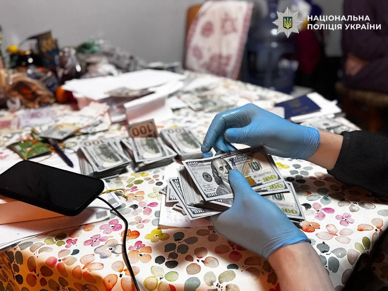 У Києві викрили схему незаконної легалізації іноземців, в тому числі росіян