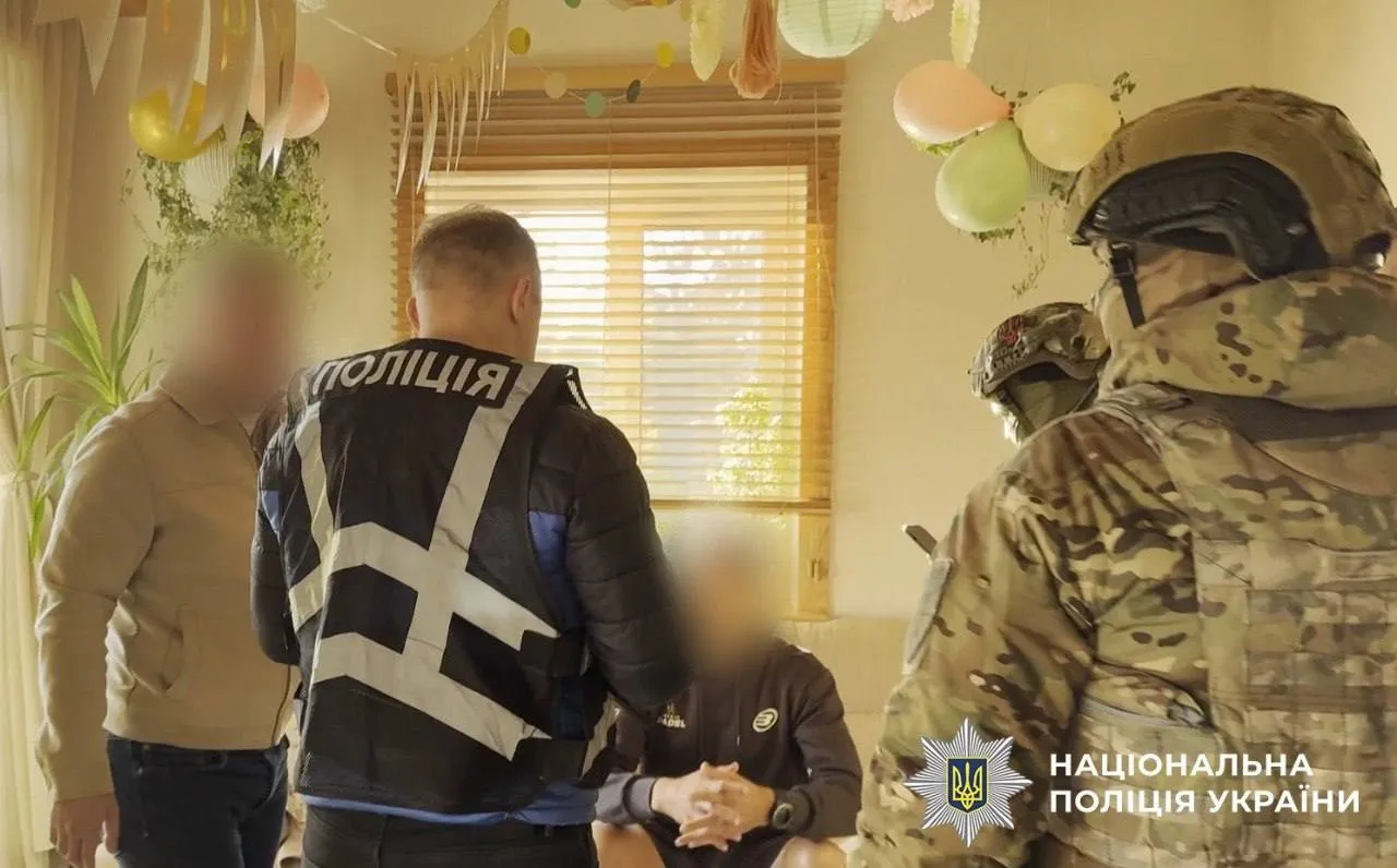 У Києві викрили схему незаконної легалізації іноземців, в тому числі росіян