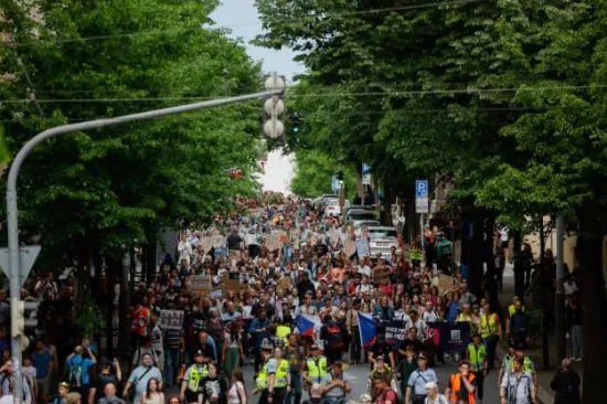 У Чехії тисячі людей вийшли на протест за незалежні медіа