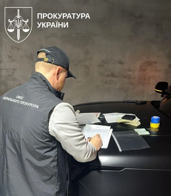 An SSU officer has been arrested on suspicion of accepting a bribe of $34,000