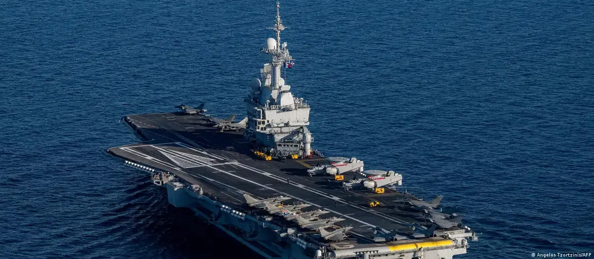The French aircraft carrier Charles de Gaulle is heading for the Strait of Hormuz