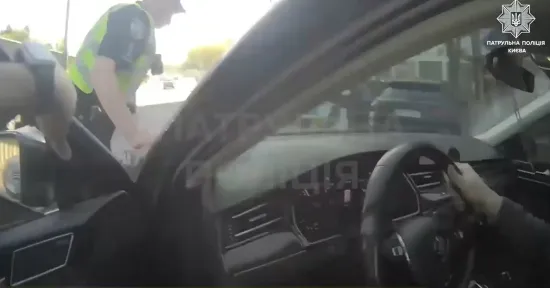 In Kyiv, a driver who appeared to be under the influence of alcohol fled from the police in his car and hit a pedestrian