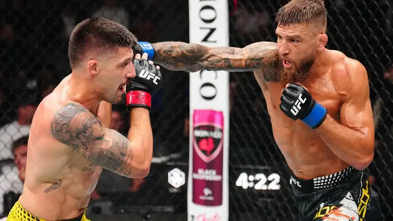 Amosov scored a spectacular victory over Alvarez at UFC 328