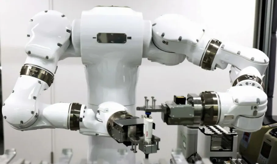 A laboratory has opened in Japan where medical experiments are carried out by robots