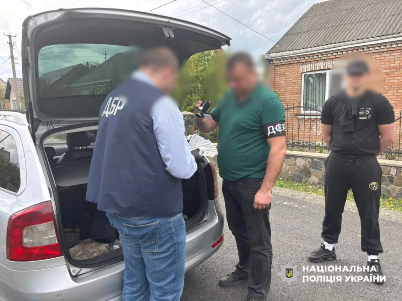 The National Police have uncovered a group of individuals who were ‘abducting’ soldiers from their units for $15,000