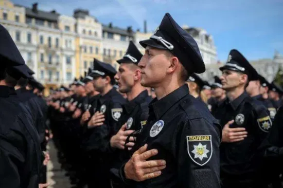Зарплати поліції можуть зрости до 33 280 грн: що готують у Раді