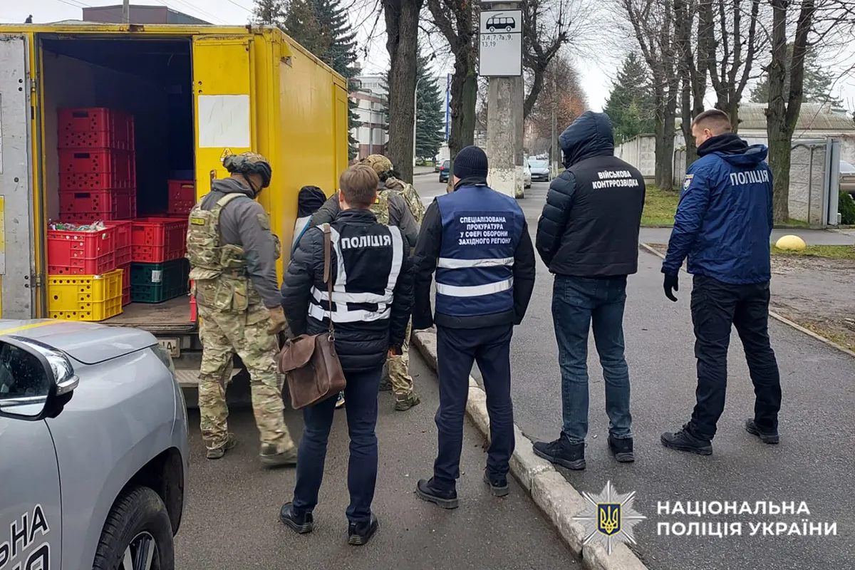На Хмельниччині викрили банду, яка грабувала військовий шпиталь та продавала провізію в магазинах