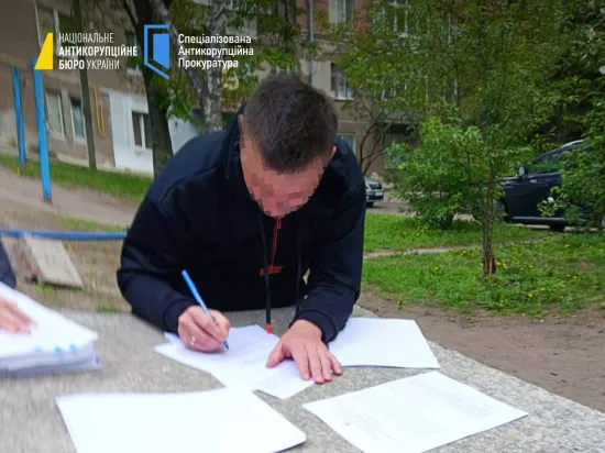A former prosecutor from the Dnipropetrovsk region has been caught extorting $80,000