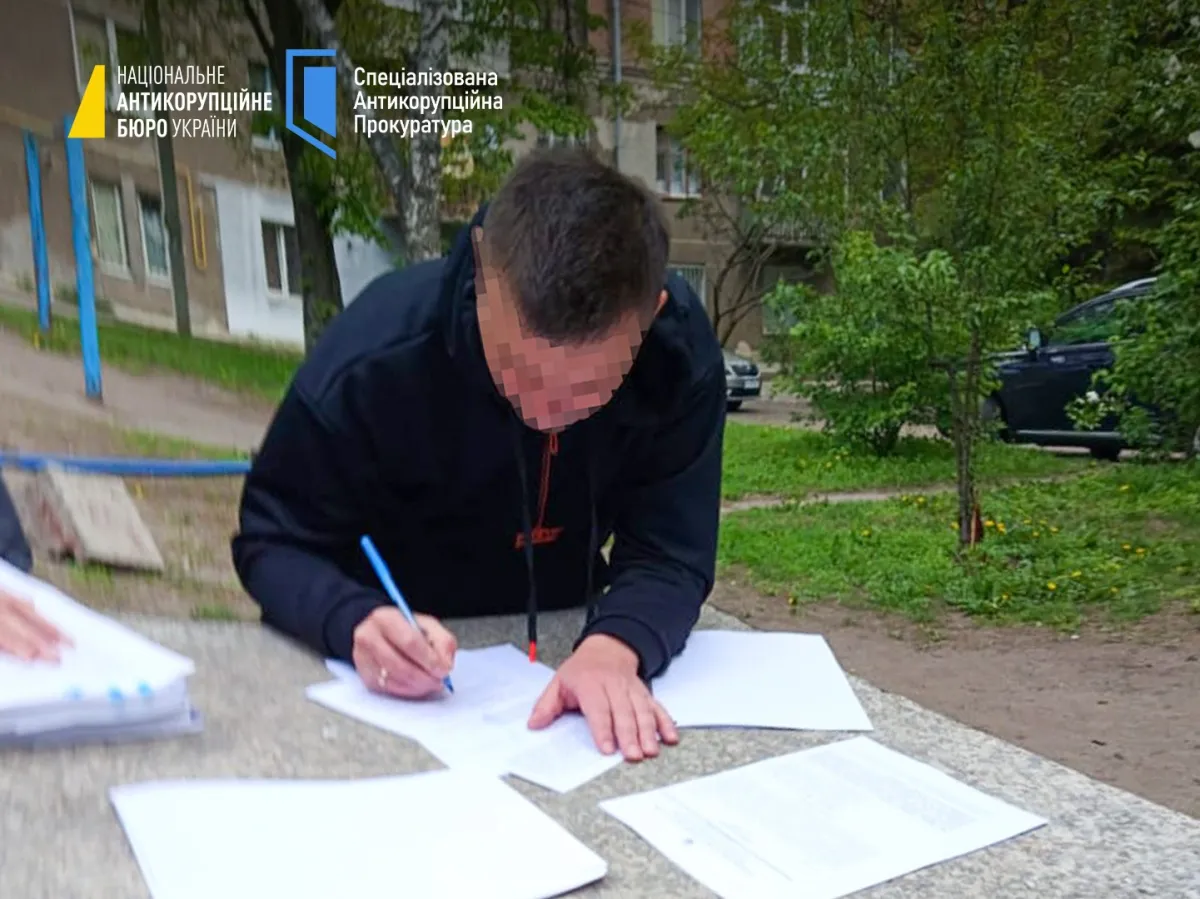 A former prosecutor from the Dnipropetrovsk region has been caught extorting $80,000