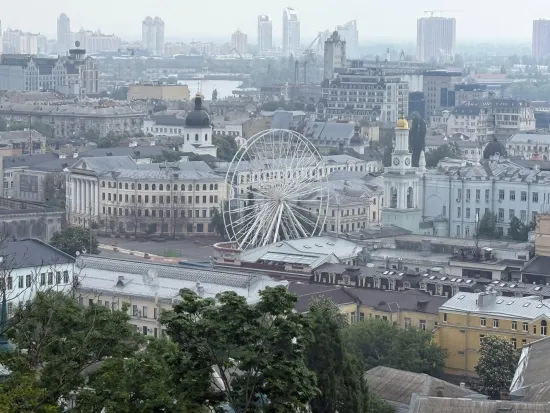 Скандал із колесом огляду на Подолі: власник пригрозив міжнародним судом