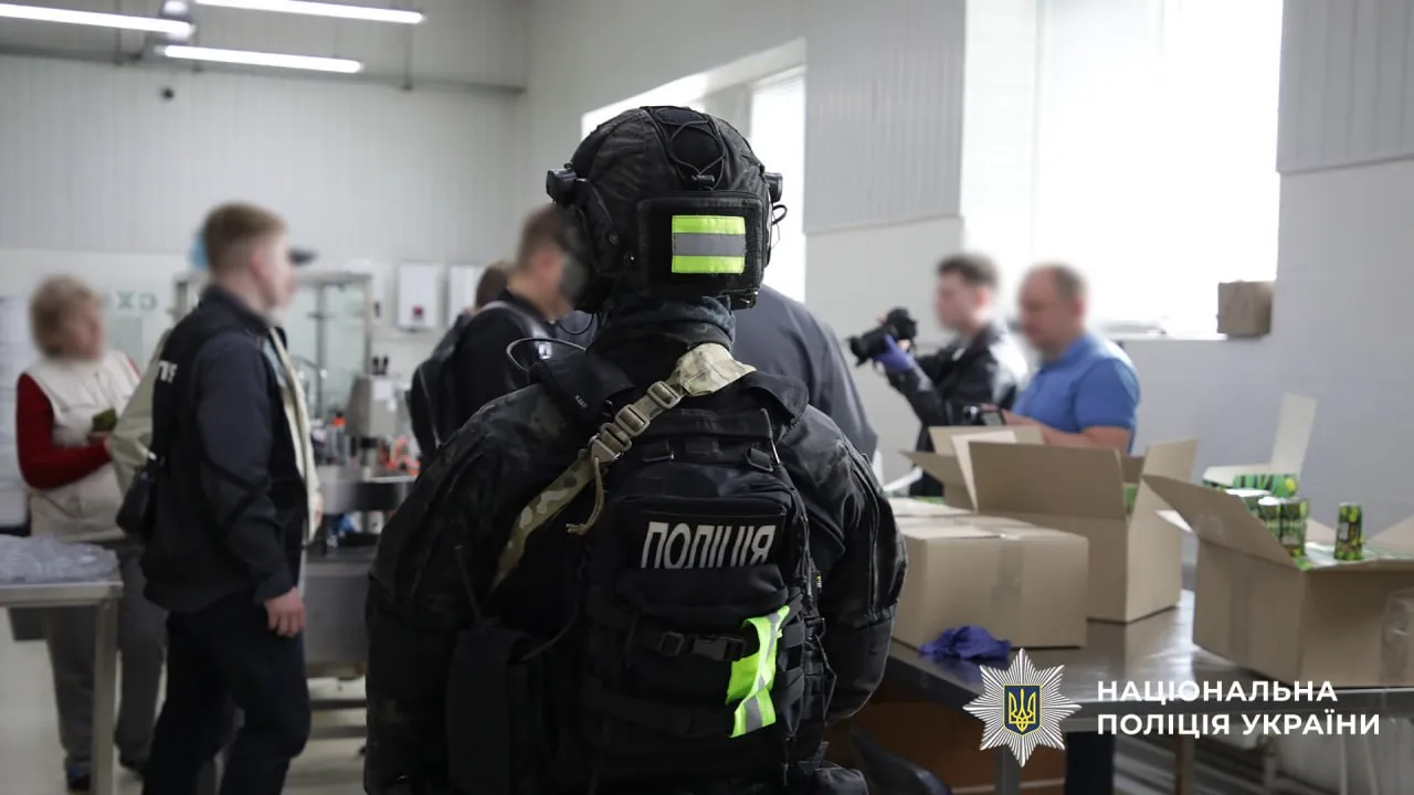 The National Police’s Special Operations Department carried out a large-scale operation against the black market for vapes, seizing goods worth 170 million hryvnias.