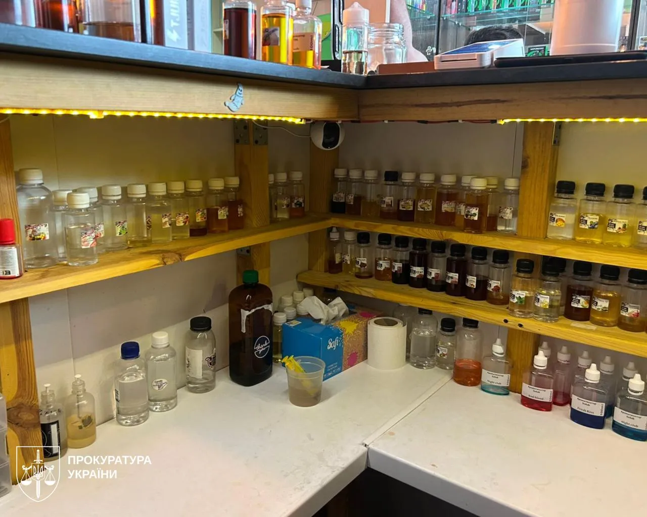 The National Police’s Special Operations Department carried out a large-scale operation against the black market for vapes, seizing goods worth 170 million hryvnias.
