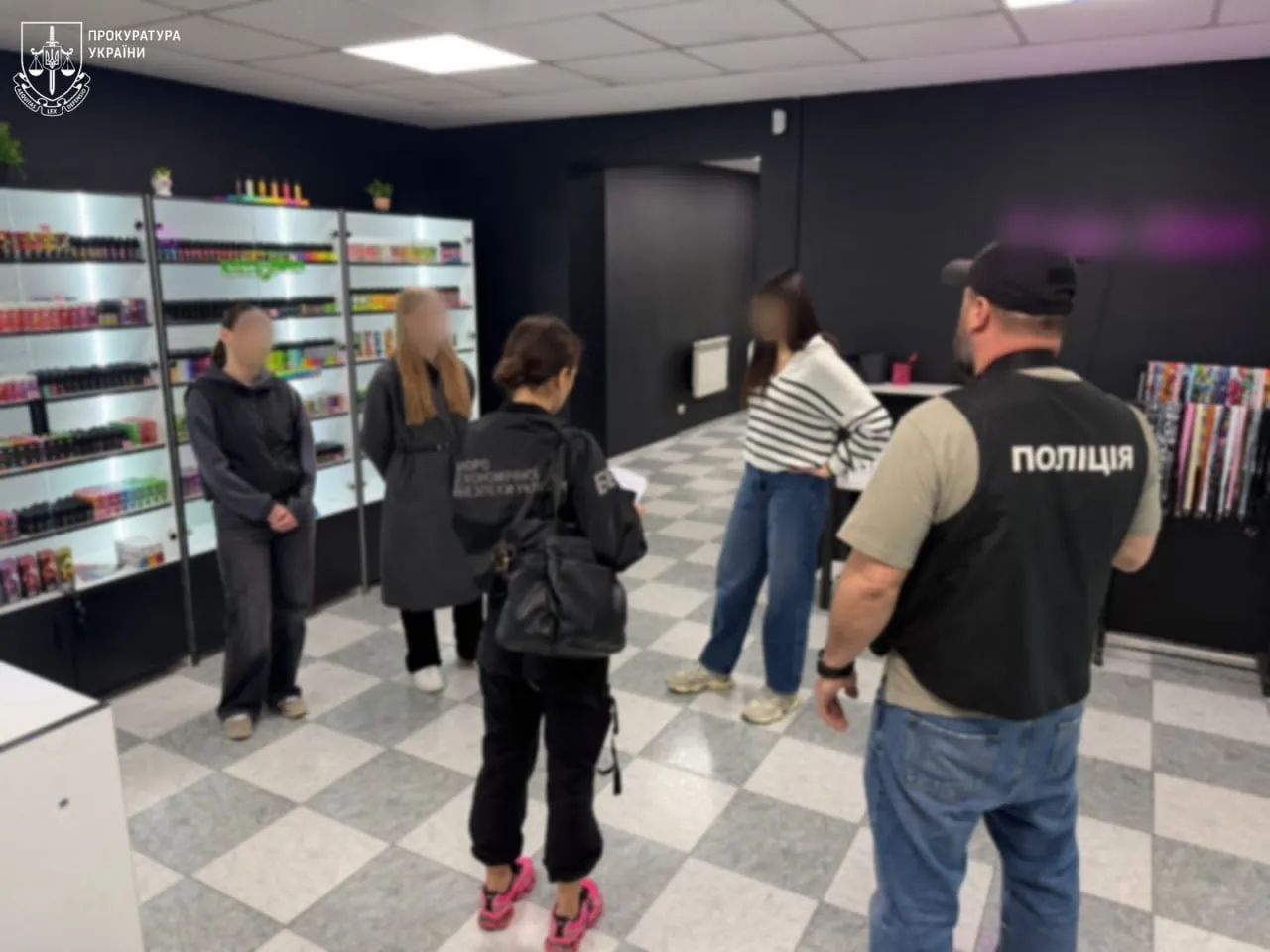 The National Police’s Special Operations Department carried out a large-scale operation against the black market for vapes, seizing goods worth 170 million hryvnias.
