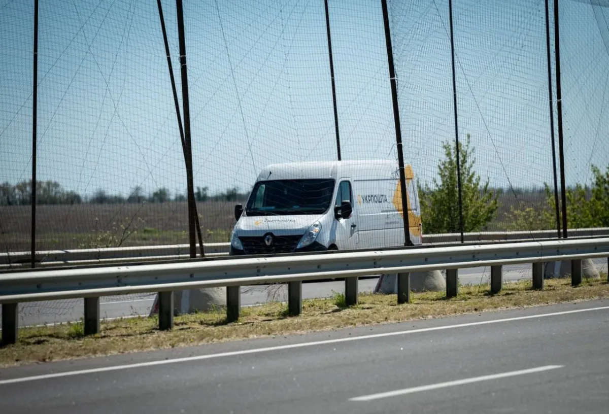 Ukrposhta is selling its final batch of old cars, including Land Cruisers and Volgas
