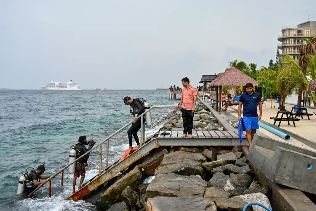 An investigation has been launched in Italy into the deaths of divers in the Maldives