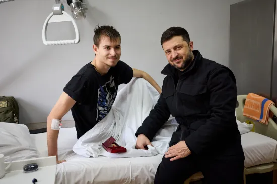 Zelensky visited wounded defenders in a hospital in the capital