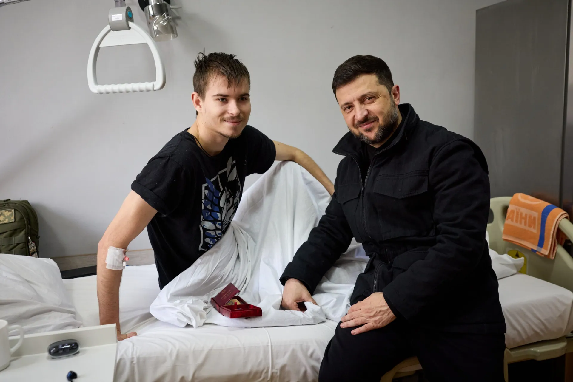 Зеленський відвідав поранених захисників у столичній лікарні