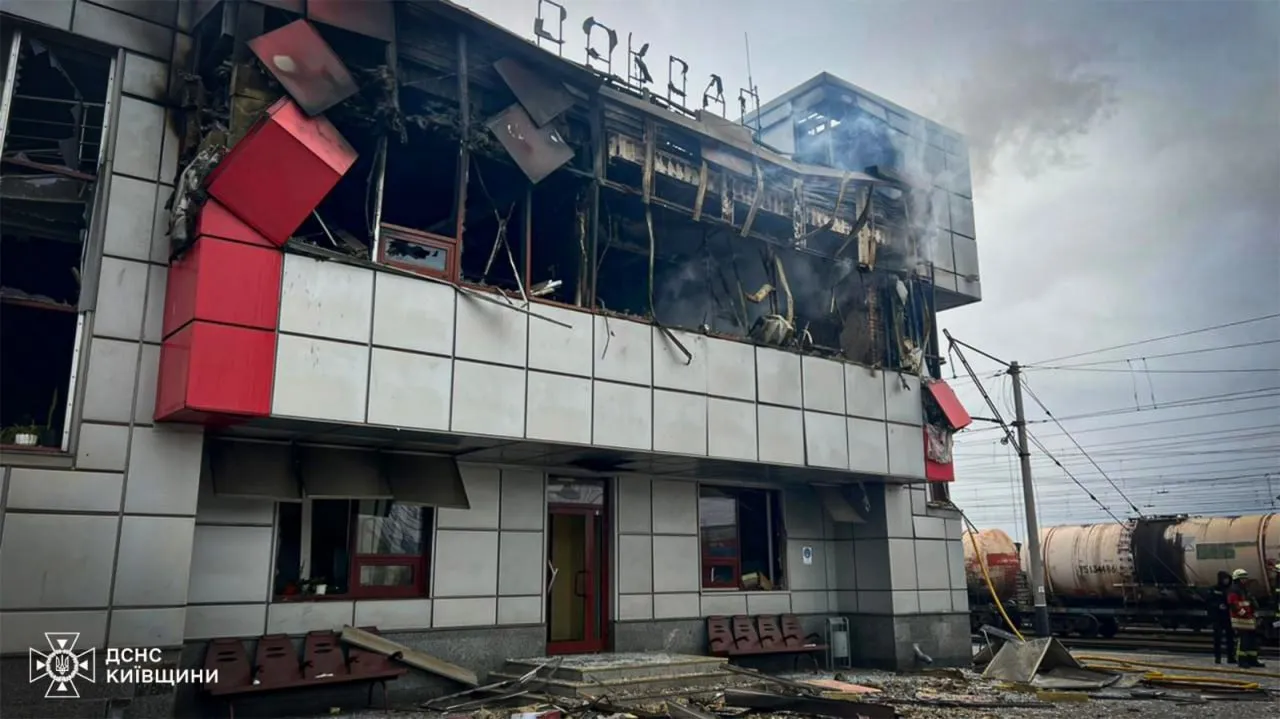 Massive shelling of Kyiv region: rescuers extinguish fires, fire train deployed in Fastiv