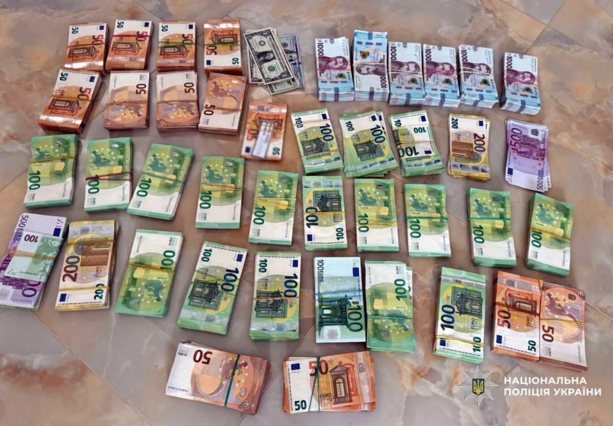 The National Police have uncovered a scheme to evade nearly 40 million hryvnias in taxes within a second-hand clothing chain