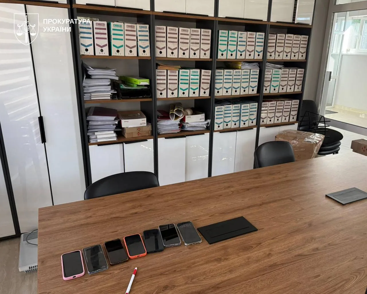 The National Police have uncovered a scheme to evade nearly 40 million hryvnias in taxes within a second-hand clothing chain