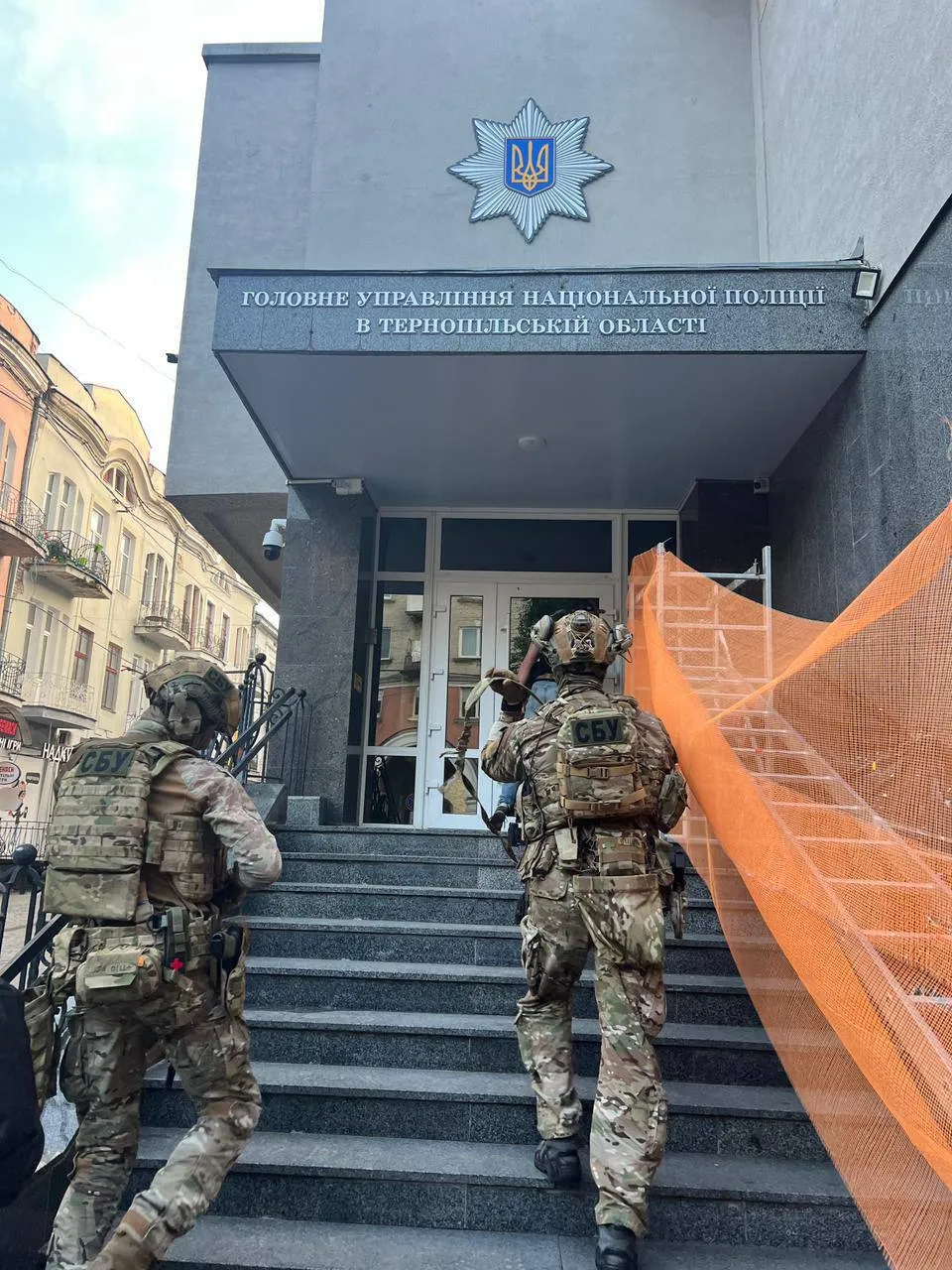 The SSU has uncovered a scheme involving the protection of porn offices in three regions