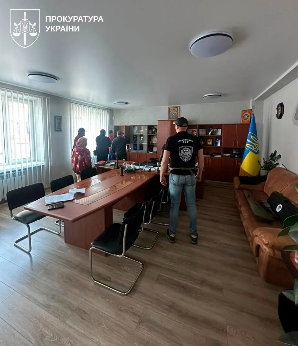 The SSU has uncovered a scheme involving the protection of porn offices in three regions