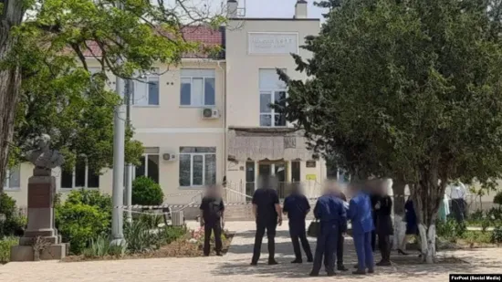 Школа №13 у Севастополі: троє дітей у тяжкому стані після обвалу балкона