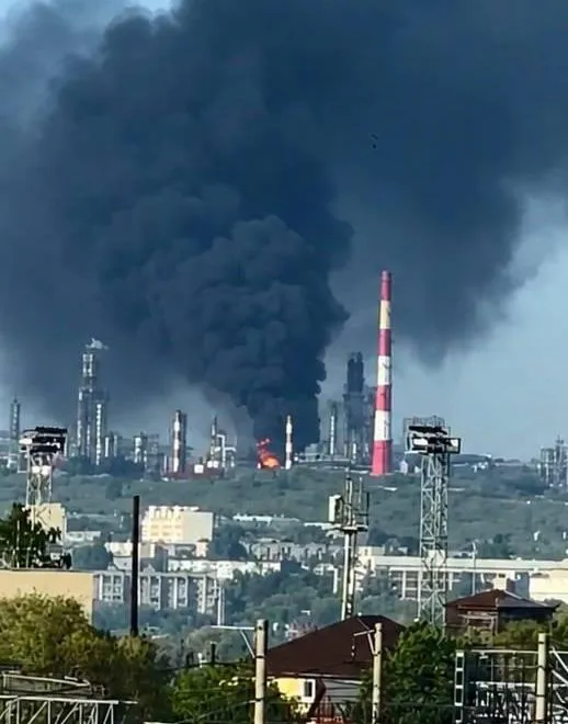 Ukrainian drones attacked the Syzran oil refinery, causing a fire at the Russian plant
