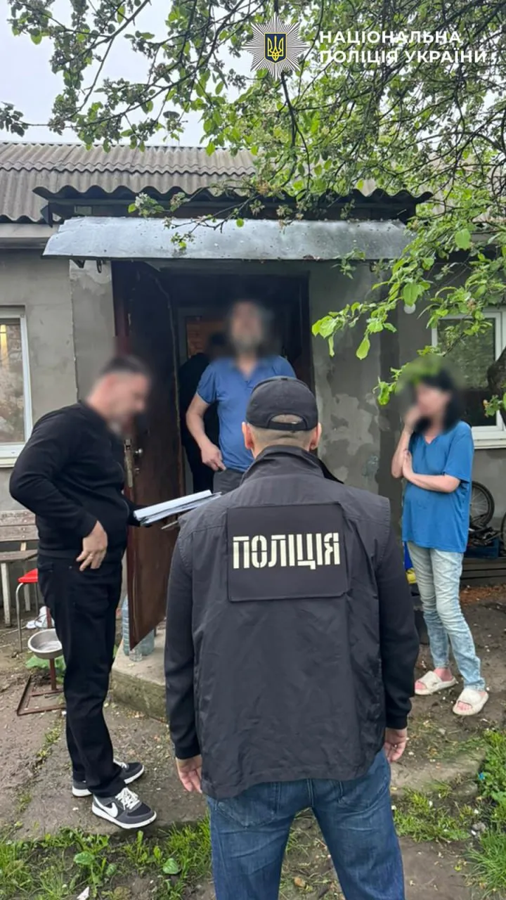 A group of suspects has been caught in Transcarpathia attempting to seize a foreign woman’s property worth over 21 million hryvnias