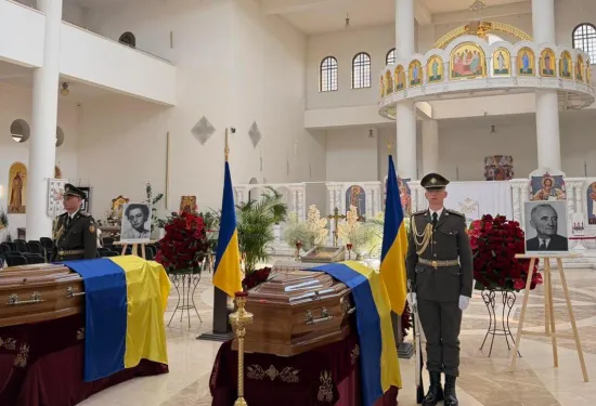 До Києва привезли прах лідера ОУН Андрія Мельника та його дружини Софії