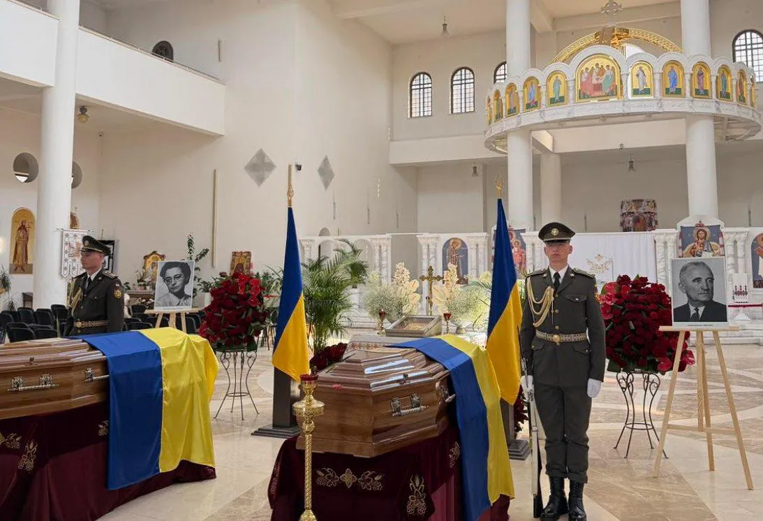 До Києва привезли прах лідера ОУН Андрія Мельника та його дружини Софії