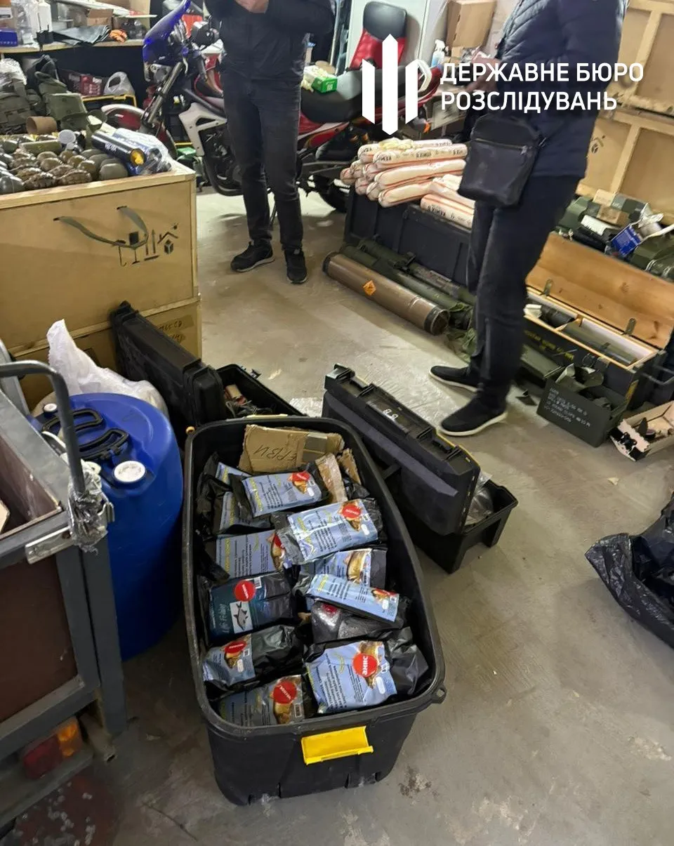 ДБР і Офіс Генпрокурора повідомили про підозру двом військовим у справі про збут 500 кг вибухівки