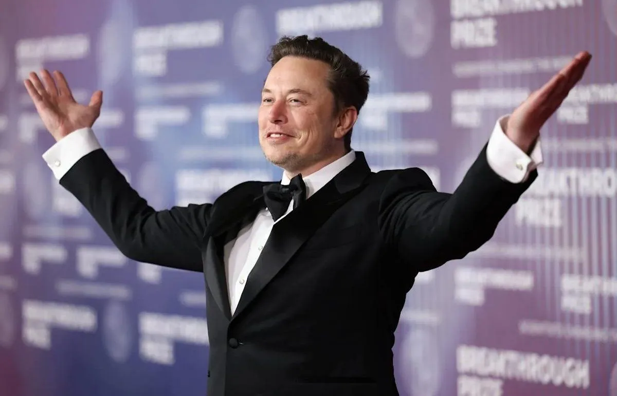 Elon Musk remains the world's richest person, with a fortune of $722 billion