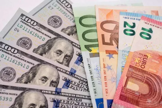 Курс валют змінився після вихідних: скільки коштують долар і євро 25 травня