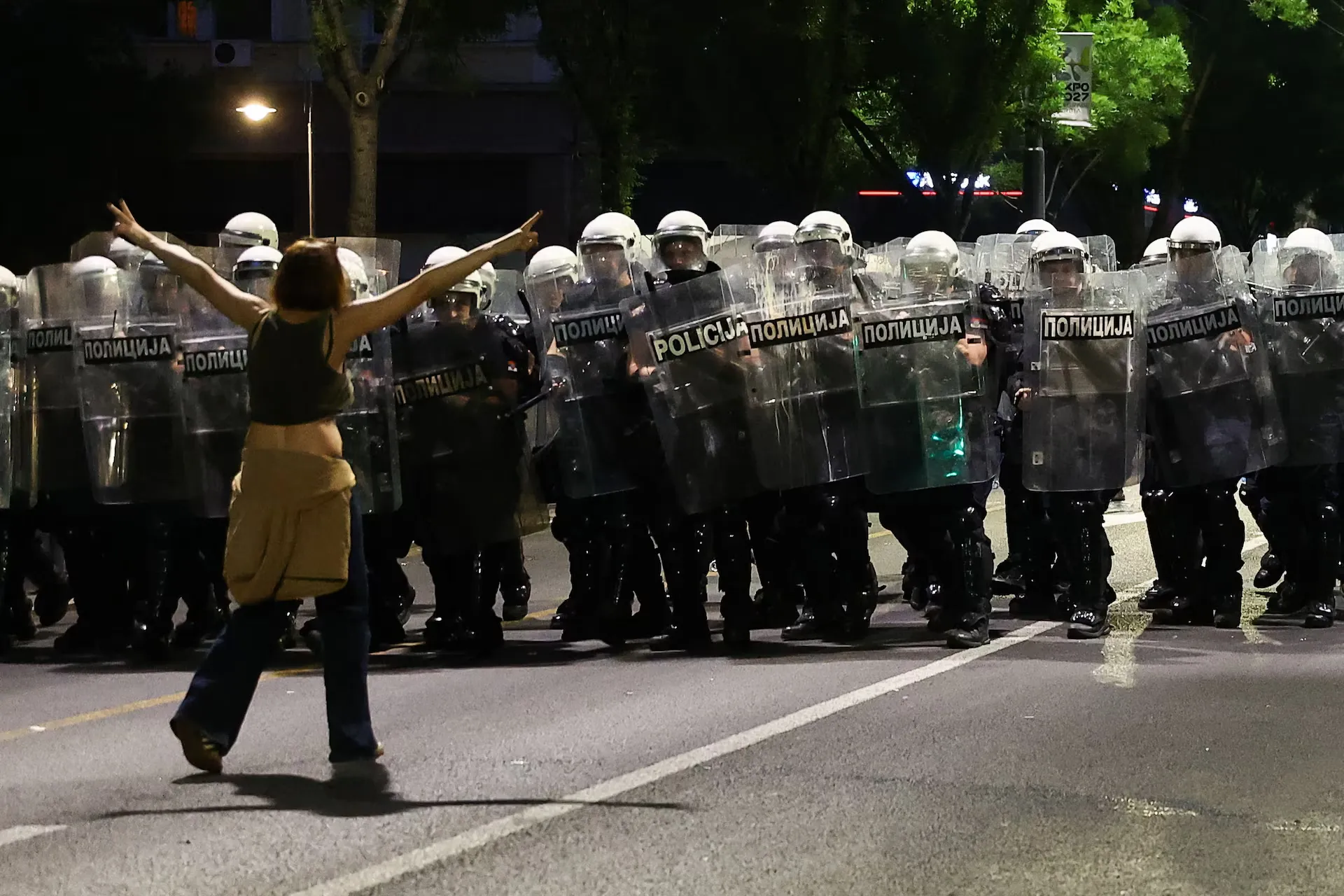 У Белграді спалахнули масові протести проти Вучича, сталися сутички з поліцією