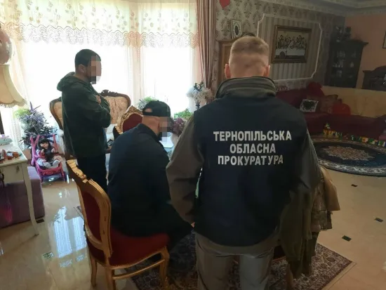 The State Bureau of Investigation suspects a Ternopil Regional Council official of illegally registering land belonging to a defence enterprise