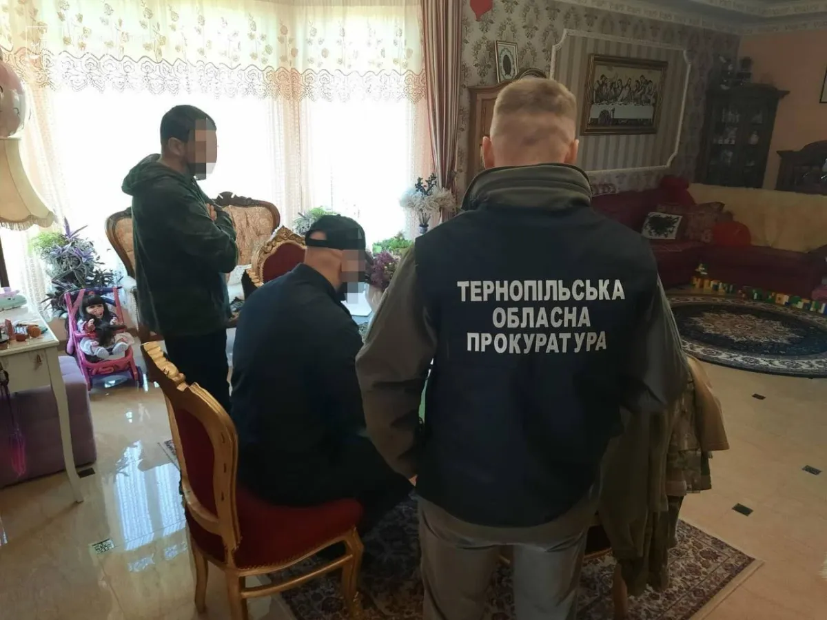 The State Bureau of Investigation suspects a Ternopil Regional Council official of illegally registering land belonging to a defence enterprise