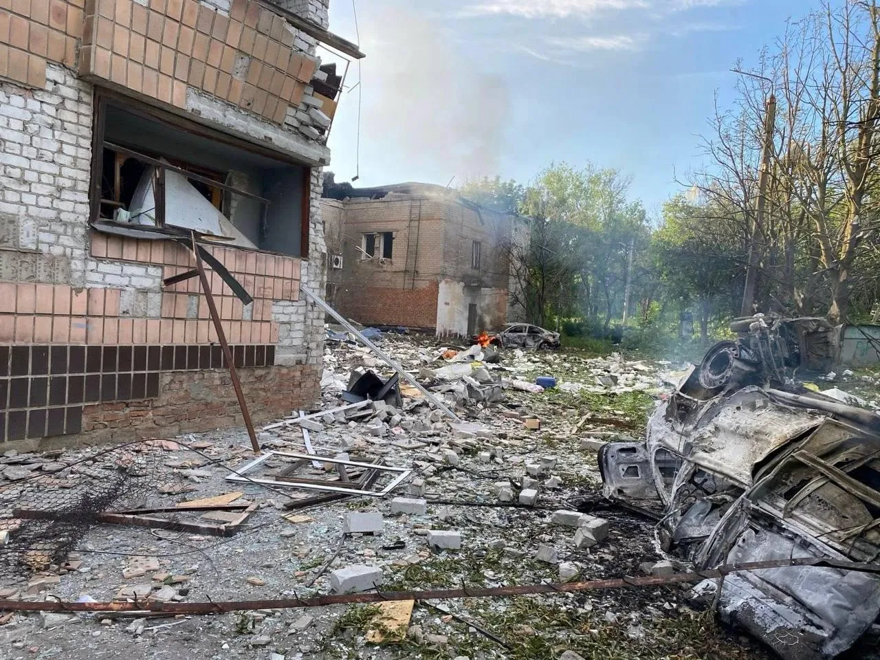 Russian forces dropped five FAB-250 bombs on Kramatorsk; there are casualties