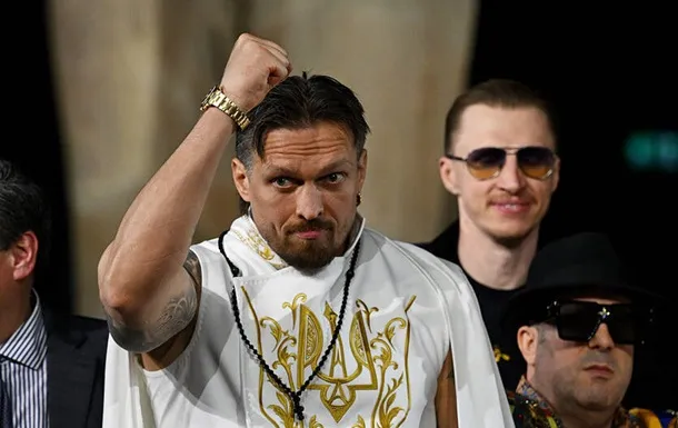 Promoter Kabayela has threatened Usyk with the loss of his WBC title