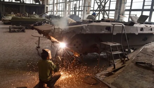 Up to $8,000 a month: who earns the most in the defence sector
