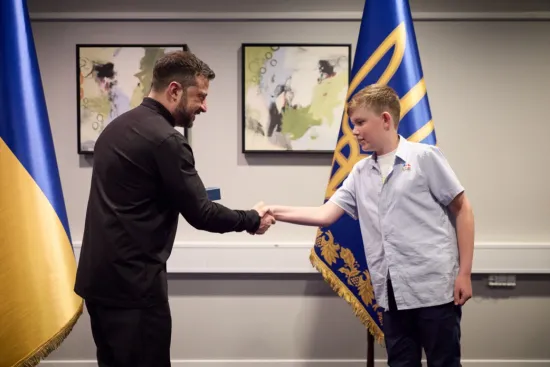 Zelensky awarded a recognition to an 11-year-old volunteer from Denmark