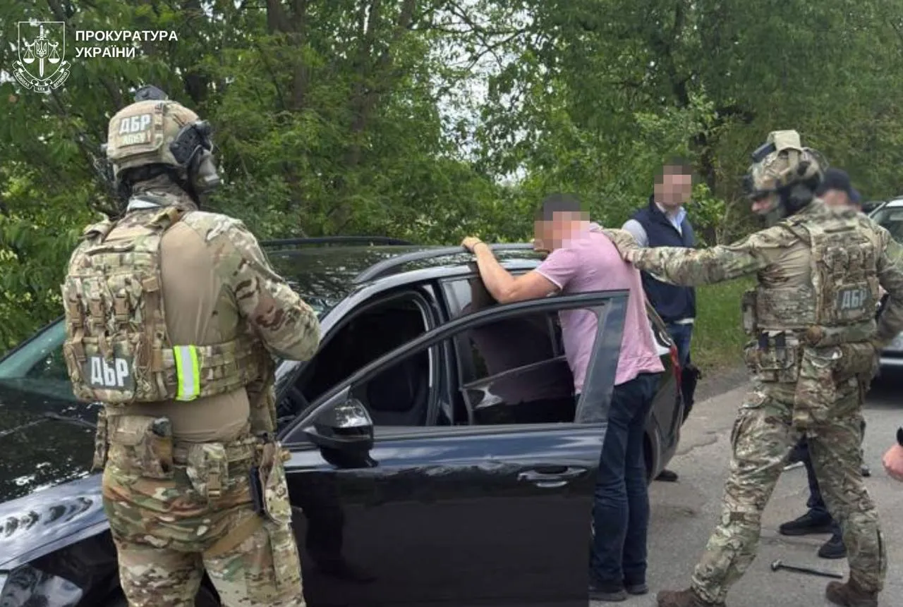 The State Bureau of Investigation has exposed a lawyer for demanding $9,000 to have a case involving a special forces soldier closed and to have him removed from the wanted list  