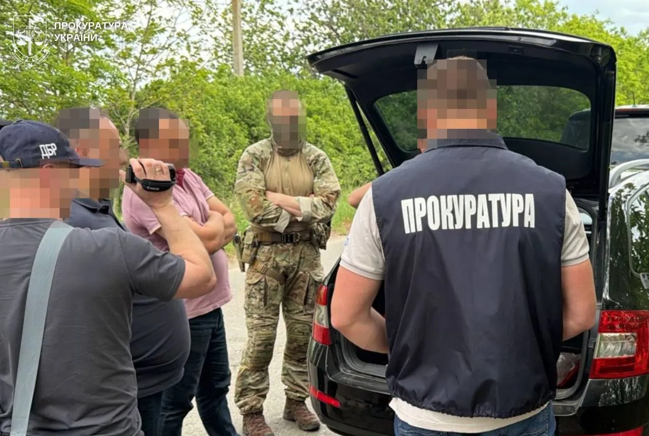 The State Bureau of Investigation has exposed a lawyer for demanding $9,000 to have a case involving a special forces soldier closed and to have him removed from the wanted list  